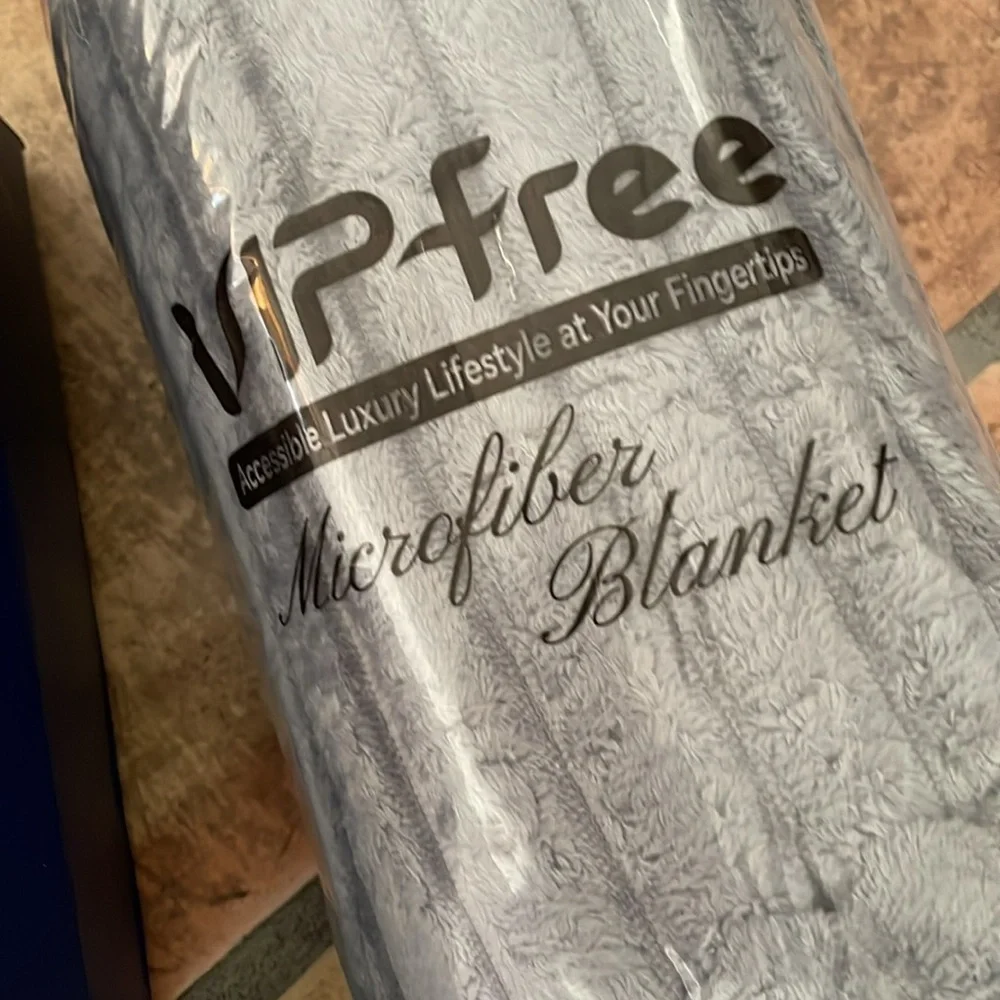 VIPFree Gray Microfiber Blanket New in Box